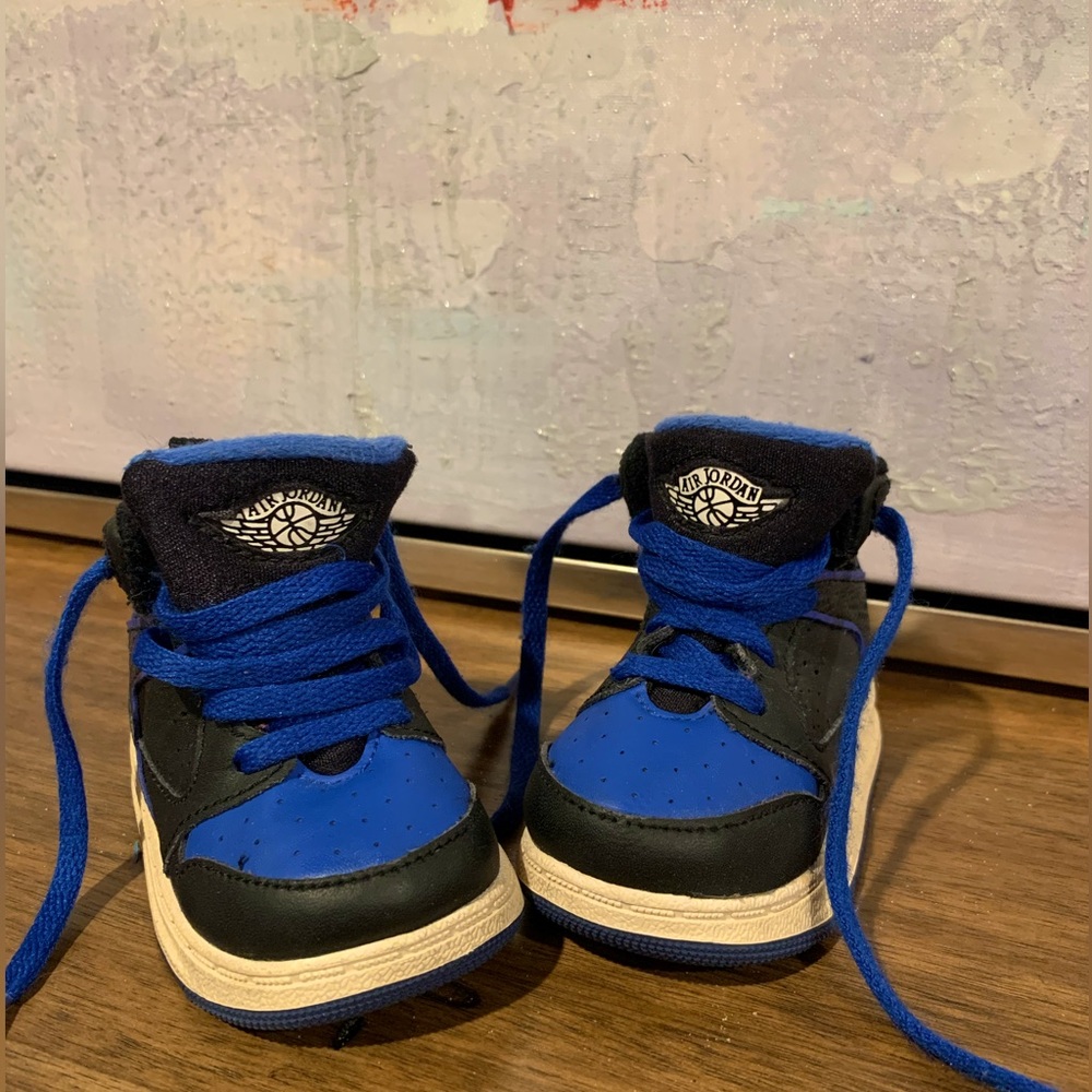Infant Black/Blue Retro Air Jordan Shoes Size 4c